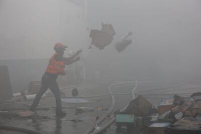 Se incendian dos bodegas de hule espuma en San Juan de Aragón; no se registran heridos