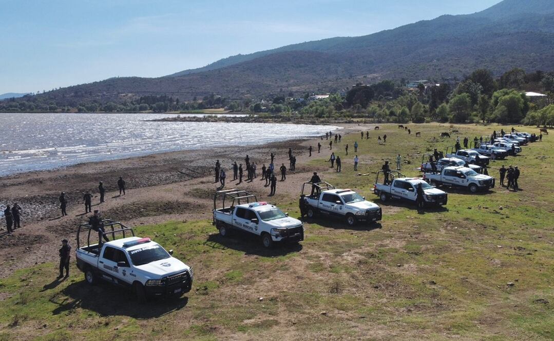 La Subsecretaría de Investigación Especializada (SIE) de la SSP colabora con la Fiscalía General del Estado en la formalización de carpetas de investigación contra quienes resulten responsables del saqueo del agua en la ribera del Lago de Pátzcuaro. Foto: Especial