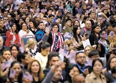 La mayoría de estadounidenses, incluidos los latinos, apoyan una deportación masiva