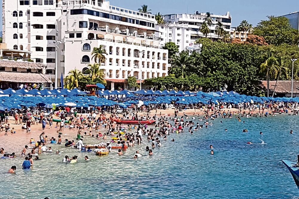 De acuerdo con la Sectur, Acapulco registró un hospedaje de 5.6 millones de personas el año pasado, siendo el tercer destino con más ocupación. (ARCHIVO ELUNIVERSAL)