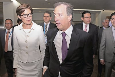Error, posponer las inversiones: Meade
