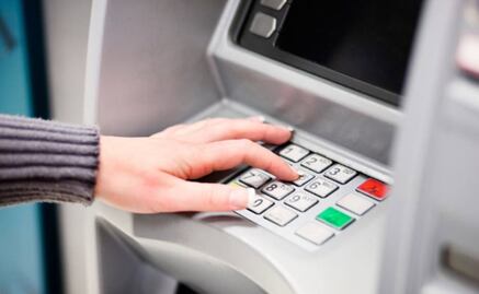 Mexicanos optan por el efectivo; acuden hasta 10 veces al mes al cajero automático