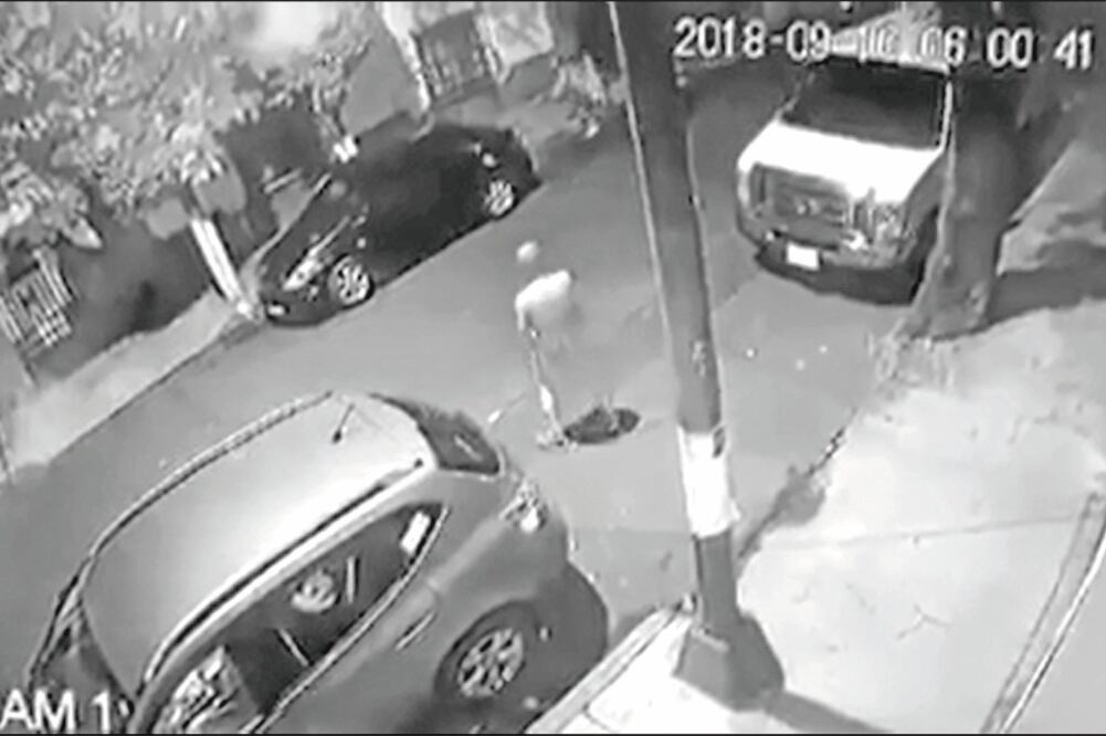 Las víctimas del sujeto, Carla, de 18 años, y una más, lo describen como “un hombre mayor de piel blanca”. Por los videos que circulan por la red al parecer el sujeto maneja una camioneta marca Nissan. Foto: TOMADA DE VIDEO