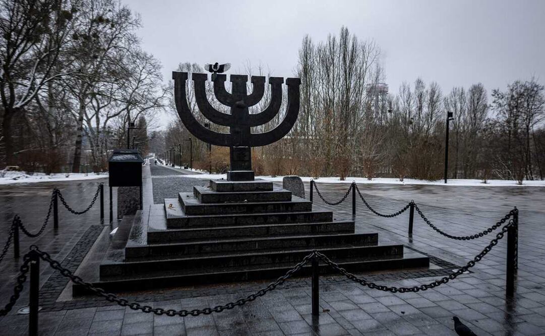 El Memorial del Holocausto Babi Yar, en Kiev, formó parte de las zonas atacadas por tropas rusas. Foto: Dimitar DILKOFF / AFP
