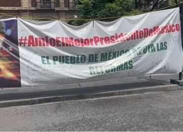 Simpatizantes de AMLO se manifiestan afuera de la Corte a favor de la reforma judicial