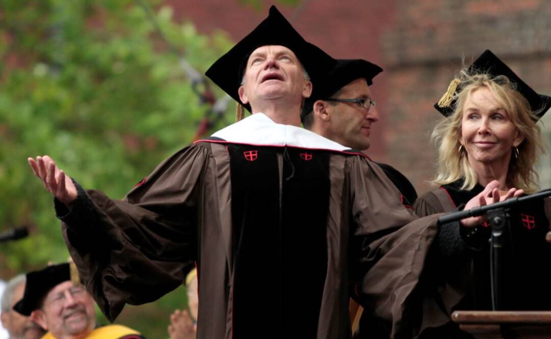 Sting y su esposa, Trudie Styler, fueron reconocidos por la Universidad Brown Foto: Reuters