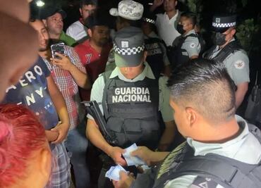 GN confisca ‘ilegalmente’ dinero a vendedor de autos en Tamaulipas; pobladores bloquean carretera