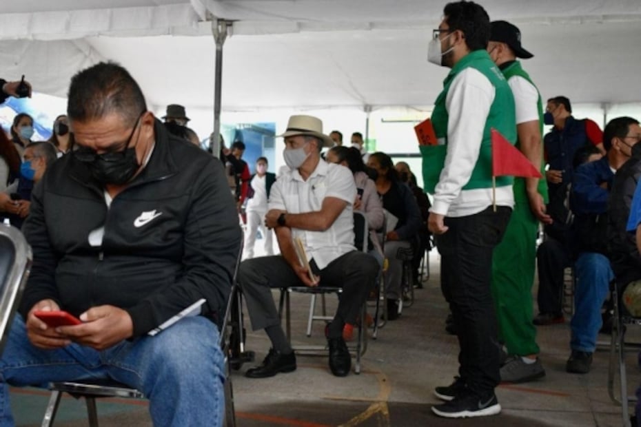 López-Gatell se vacuna contra Covid-19; “agradezco la calidad de la atención”, dice