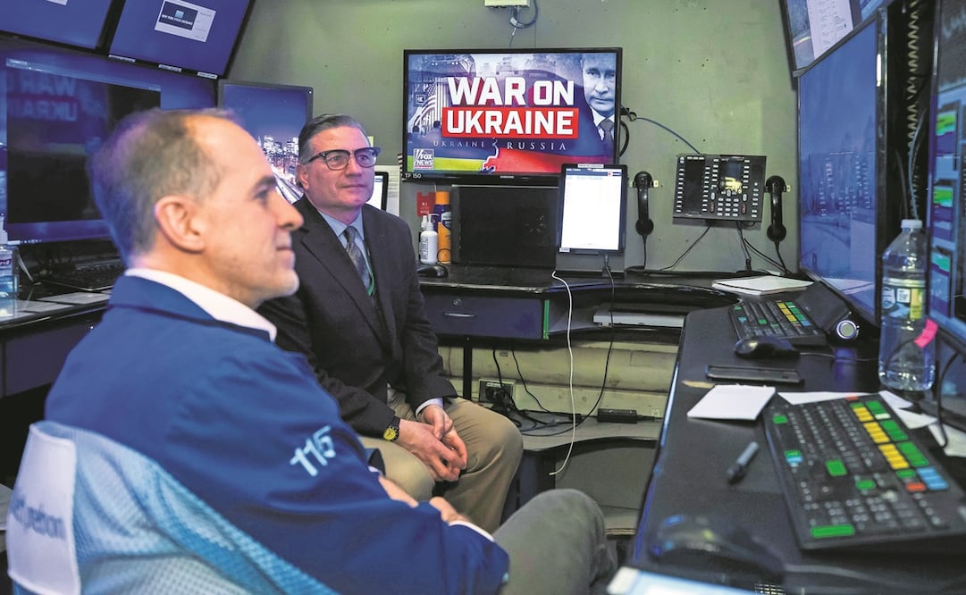 En la bolsa de valores de Nueva York se mantienen muy atentos al desarrollo de los acontecimientos en Europa. Foto: Courtney Crow/ AP