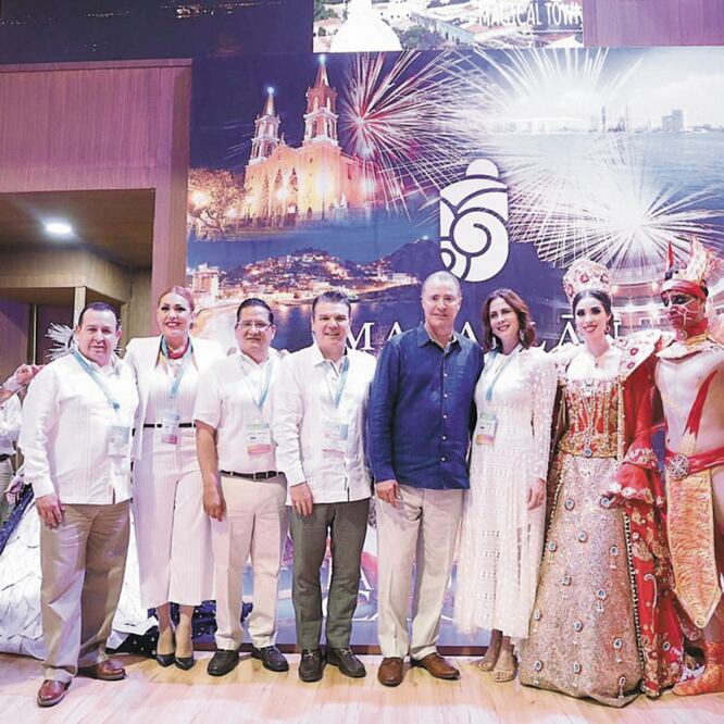 El gobernador Quirino Ordaz Coppel (centro) presentó en el Pabellón de Sinaloa una muestra del carnaval, así como una exposición gastronómica. ESPECIAL