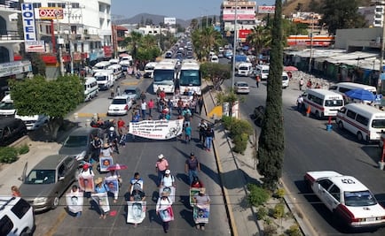Marchan padres de los 43 en Guerrero; exigen designar fiscal especial