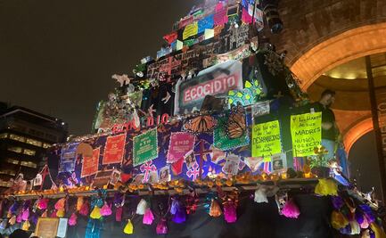 Trabajadores del Poder Judicial instalan mega altar de muertos “La Herencia del Sexenio” en Revolución 