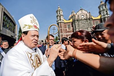 Tocar corazón de Trump, pide cardenal