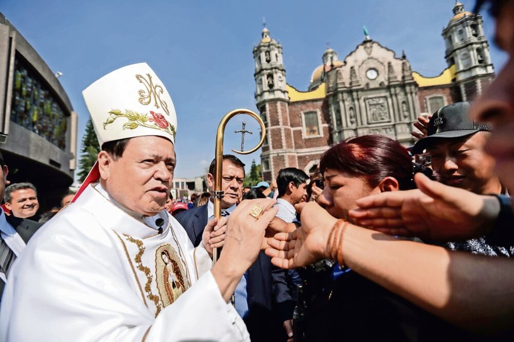 LITURGIA. El cardenal Norberto Rivera ofició la misa de bendición de las rosas en la Basílica de Guadalupe (IVÁN STEPHENS. EL UNIVERSAL)