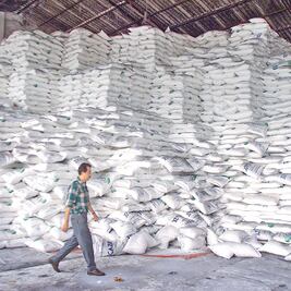 Azúcar sube por cierre en bodegas: consultora