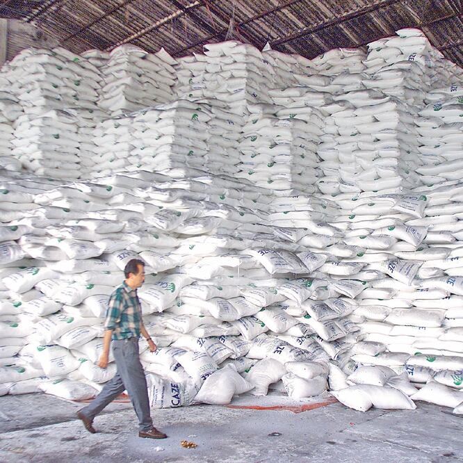 Acciones. Zafranet propone que se negocie con las embotelladoras para reducir las importaciones de fructosa y sustituirlas con azúcar. ARCHIVO EL UNIVERSAL