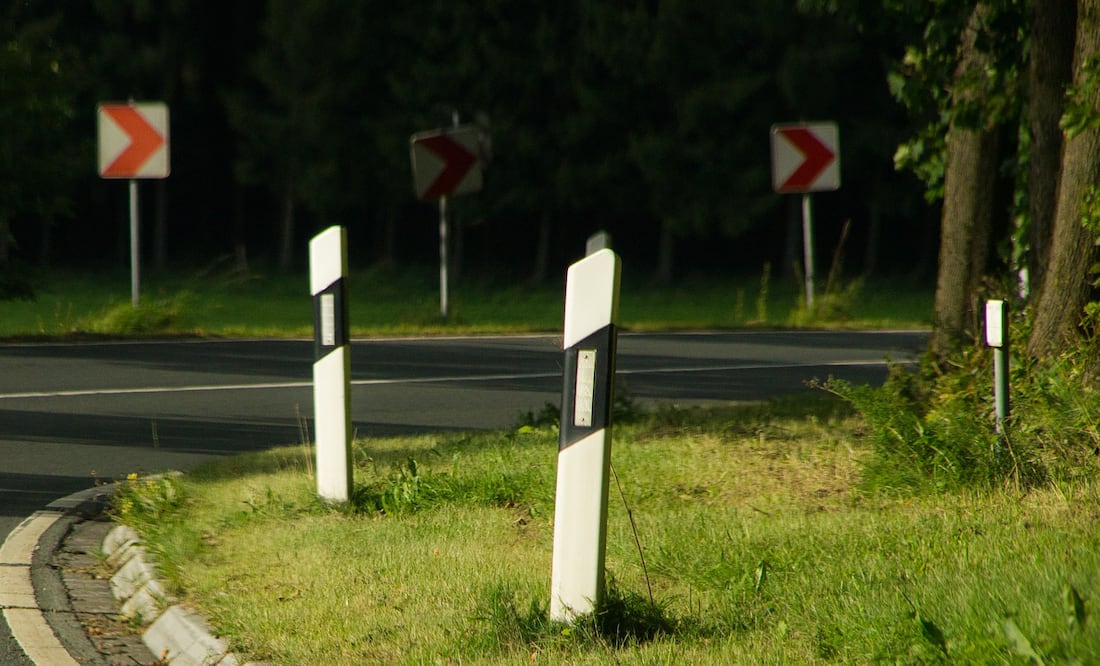 Las curvas son uno de los principales retos para quienes manejan en carretera. (Crédito: Pixabay)