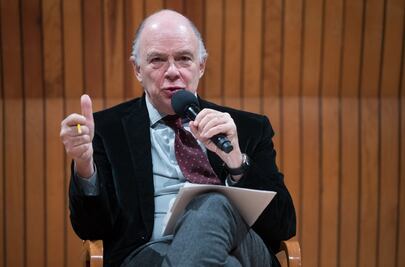 "Nunca legitimé la corrupción de los gobiernos del PRI y el PAN", responde Krauze a AMLO