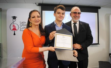 Los Estefan conceden beca a joven pianista