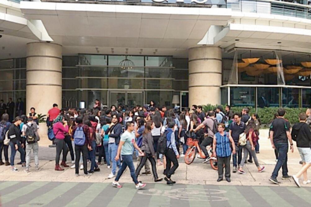 Desde temprano se congregaron fans de las cintas Spider-Man y Avengers. Foto: ELIZABETH ESCOBAR. EL UNIVERSAL