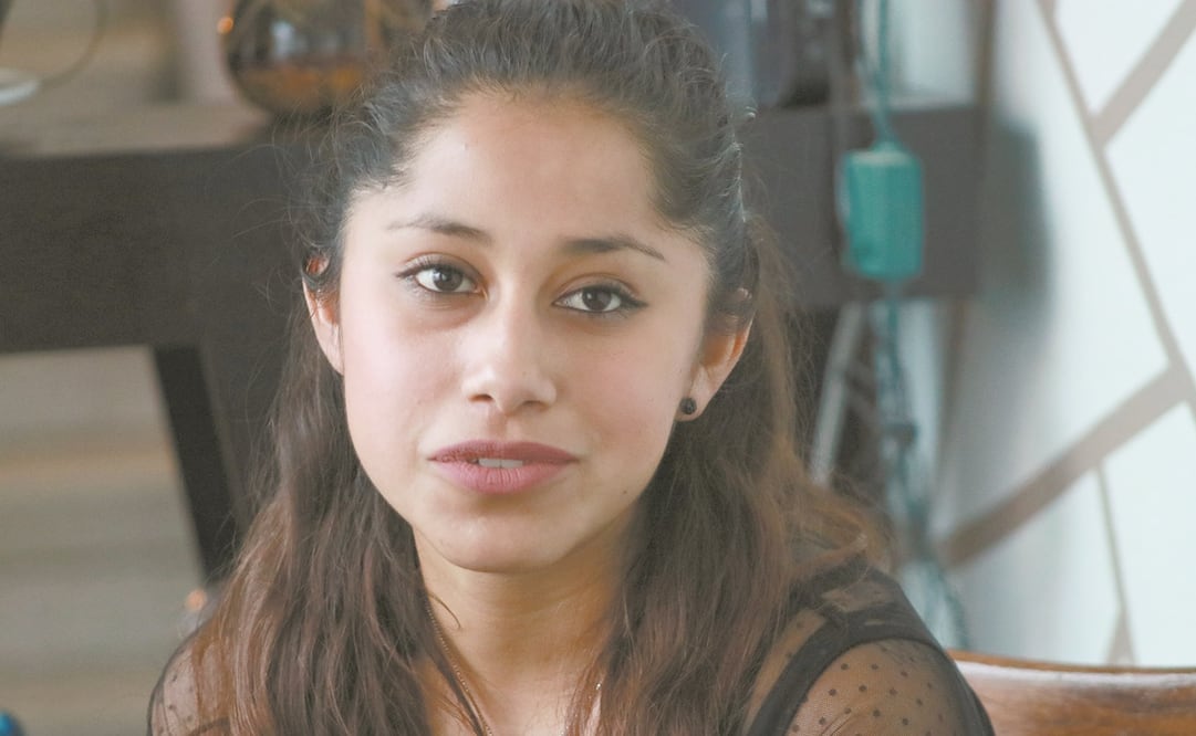 Vanessa H. Yépez es una bailarina de 25 años que cada que visita a su mamá en Santa Martha Acatitla le platica sobre las protestas feministas que están ocurriendo en la Ciudad de México. Fotos: Fernanda Rojas/EL UNIVERSAL