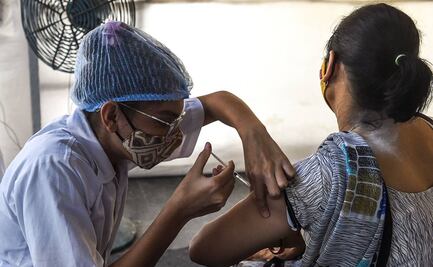 Centros falsos aplicaron vacunas con agua a miles de personas en la India: autoridades