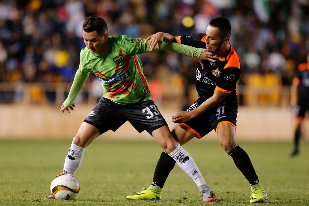 Imago7. Lucas Da Silva y Jose Medina, durante el partido de ida de la final del torneo Apertura 2017 de la Liga de Ascenso