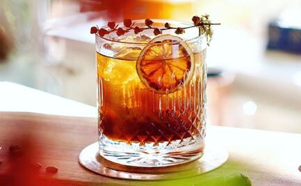 ¡Prepara cocteles navideños con ron!