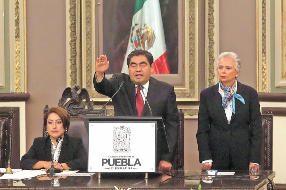 Ante el Congreso, Miguel Barbosa Huerta rindió protesta como gobernador para el periodo 2019-2024, en el Auditorio Metropolitano. Foto: OMAR CONTRERAS. EL UNIVERSAL