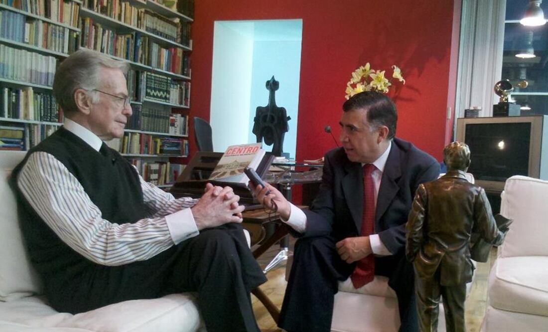 Jacobo Zabludovsky habló sobre el quehacer periodístico y se conmovió hasta las lágrimas, en entrevista con Edmundo Cázarez.