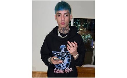 Abuchean a Natanael Cano y hace berrinche en pleno escenario 