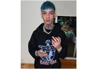 Abuchean a Natanael Cano y hace berrinche en pleno escenario