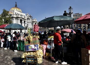 FOTOS: Ambulantes siguen instalados en la Alameda Central; aseguran que sus dirigentes “ya arreglaron todo”