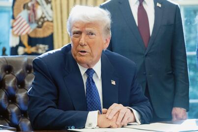 Trump planea aranceles contra la industria automotriz para el 2 de abril; no lo hizo antes por ser “supersticioso”, dice