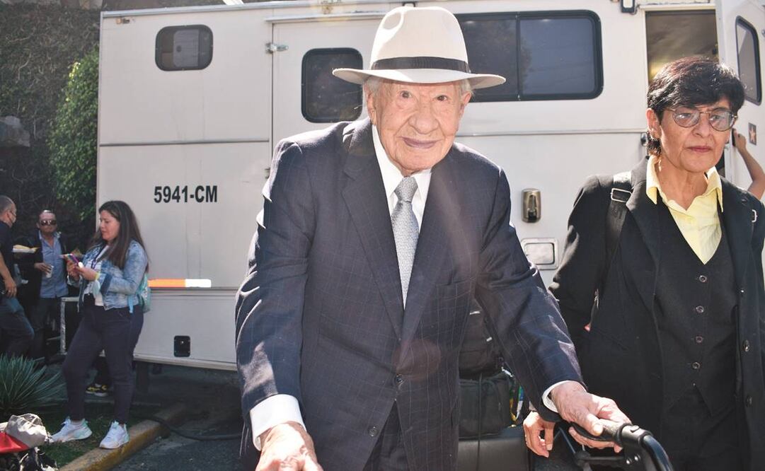 El actor, quien cumplirá 98 años, aún está molesto por el mal sonido que hubo en Bellas Artes en el homenaje a Silvia Pinal. Foto: Armando Pereda/ EL UNIVERSAL