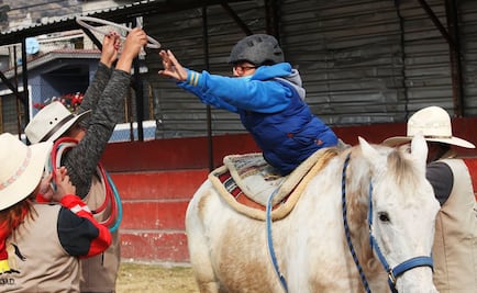 Llevan terapia con caballos a personas con autismo en Toluca