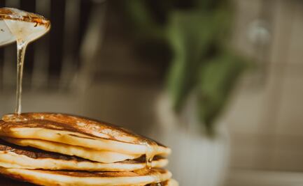 Prepara hotcakes sin huevo, fáciles y deliciosos