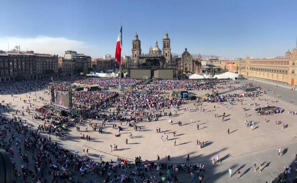 Concierto de Shakira comienza a abarrotar el Zócalo capitalino (01/03/2026). Foto: Diego Simón / EL UNIVERSAL