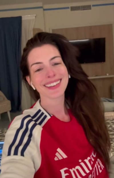 Anne Hathaway confesó su afición por el Arsenal