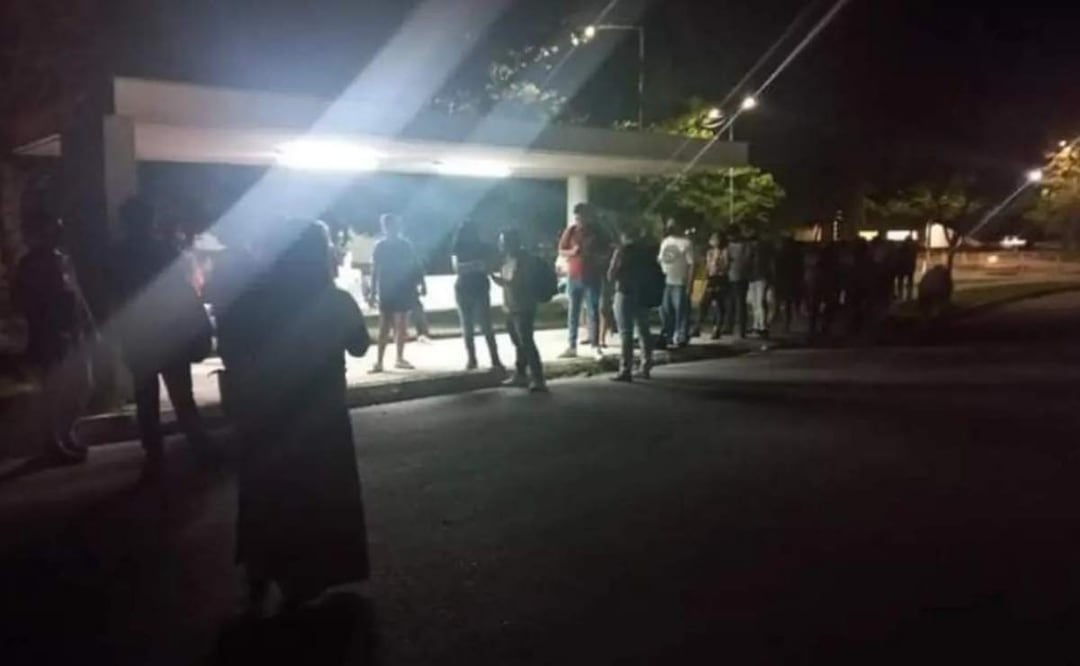 Suspenden clases presenciales tras apagones en la Universidad Autónoma de Yucatán (09/05/2025). Foto: Especial