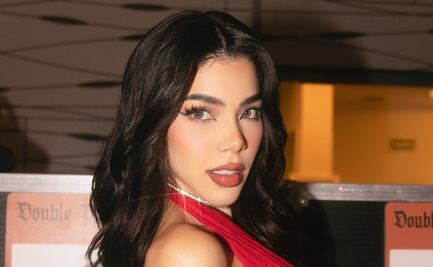 Kenia Os impone tendencia con pantalones flare desde Vogue