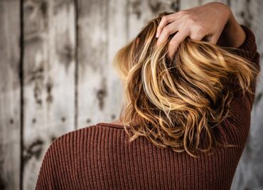 ¿Por qué se cae más el pelo en otoño y cómo evitarlo?
