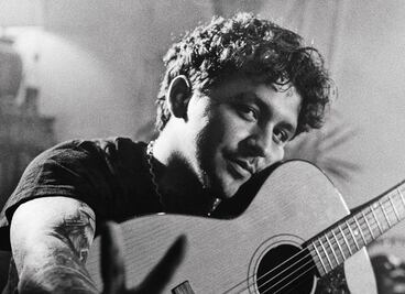 Nodal "elimina" el último tatuaje que tenía de Belinda