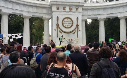 Protest in Mexico City over killing of photojournalist and 4 women 