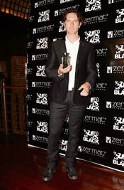 Leonardo combina música y moda  