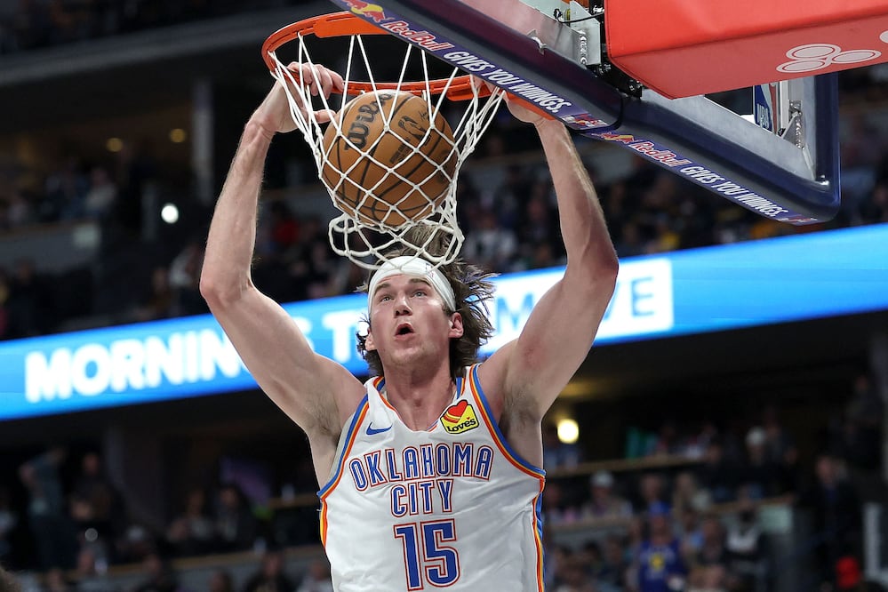 Branden Carlson con el Oklahoma City Thunder, durante un juego de la NBA - Foto: AFP