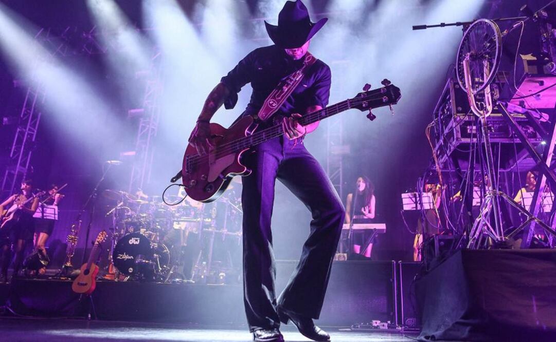 Sin enchufes, Kinky prende fuego al Metropólitan