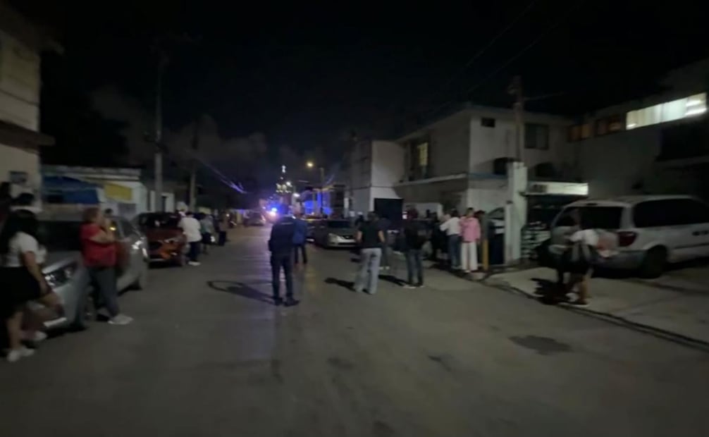 Personas se manifiestan afuera de las instalaciones del Ministerio Público de Ciudad Madero. Foto: Especiales