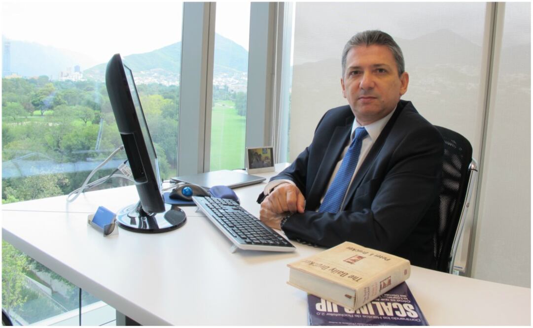 Arístides Palma, el  director General de Zafiro Software, creó la firma en 1989 con desarrollos a la medida para grandes empresas mexicanas