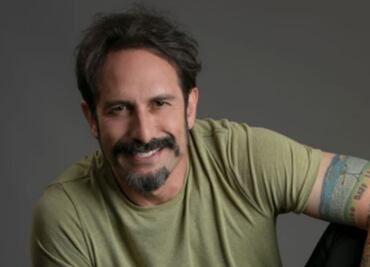 Pablo Valentín, actor de "Vecinos", vive curiosa coincidencia en obra de teatro